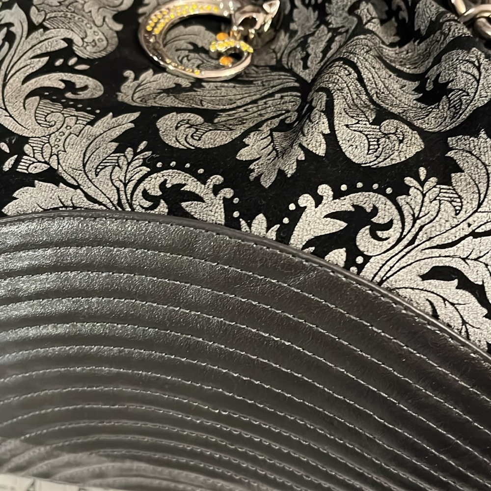 Sharif New Shoulder Gray & Black with Silver tone Hardware. Beautiful details. - Picture 4 of 16